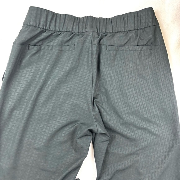 Nike DRI-FIT Gray/Black Victor Elastic Drawstring Golf Joggers - Picture 9 of 16
